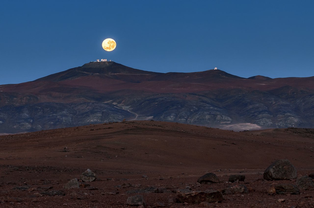 ../figs/astro-basics_paranal.jpg